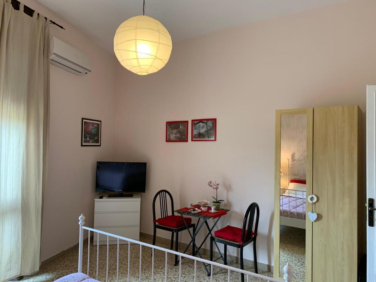 La Casa Di Chicca Apartment Лече Екстериор снимка
